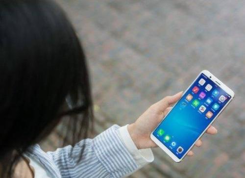 戴着手机壳打游戏的第37天，我差点忘了CC365还能面对面视频